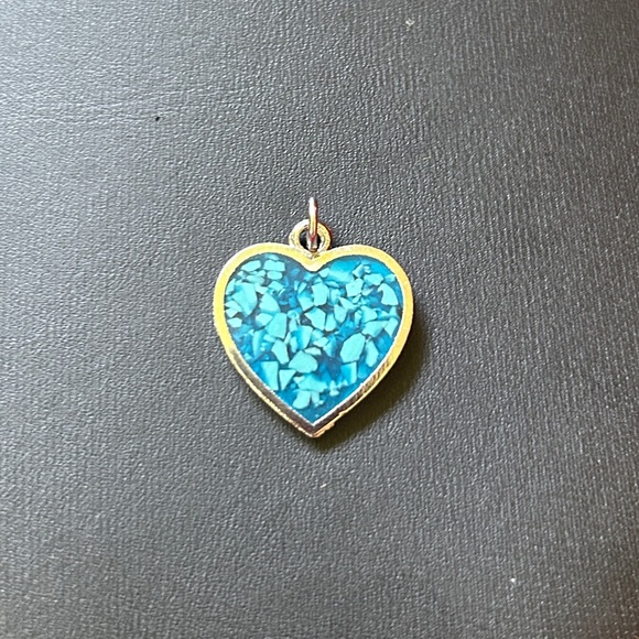 DEADSTOCK VINTAGE SILVER PLATED CRUSHED TURQUOISE HEART PENDANT HEART NECKLACE - Picture 3 of 3
